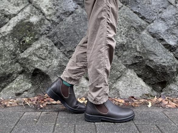 Blundstoneの万能ローカット。ブーツとスニーカーのイイとこ取りで、秋