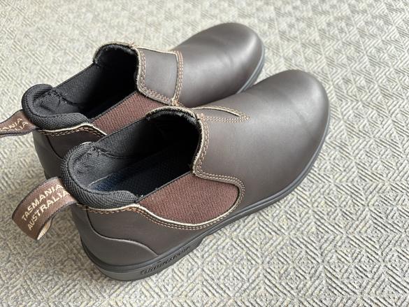 Blundstoneの万能ローカット。ブーツとスニーカーのイイとこ取りで、秋