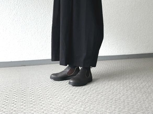 Blundstoneの万能ローカット。ブーツとスニーカーのイイとこ取りで、秋