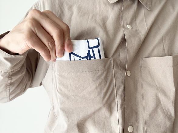 山と道のUL Big Pocket Shirt。着ていることを忘れるくらい軽いのに