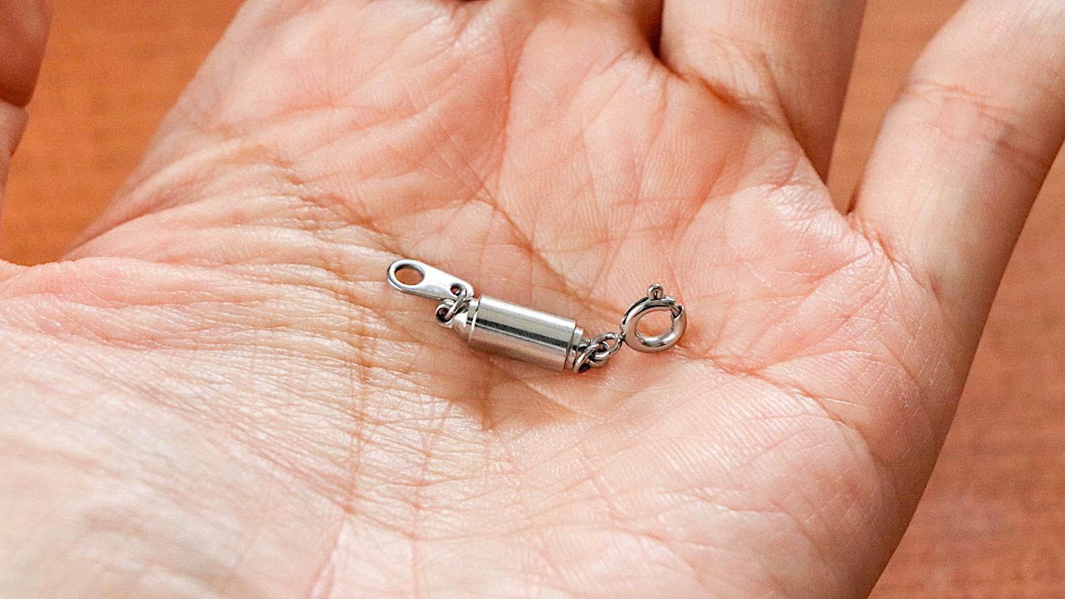 ネックレスのつけ外しストレスがゼロに。「マグネット式の留め具」で