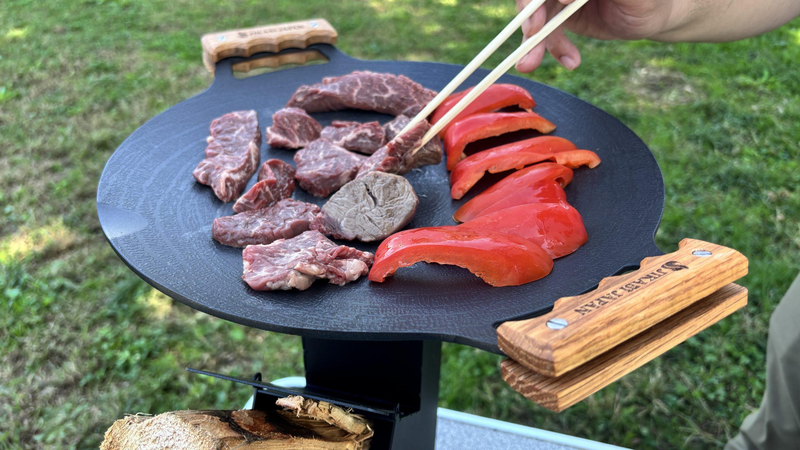 平たい鉄板のキャンプギア、なんと家庭用としても使えるんです。1週間