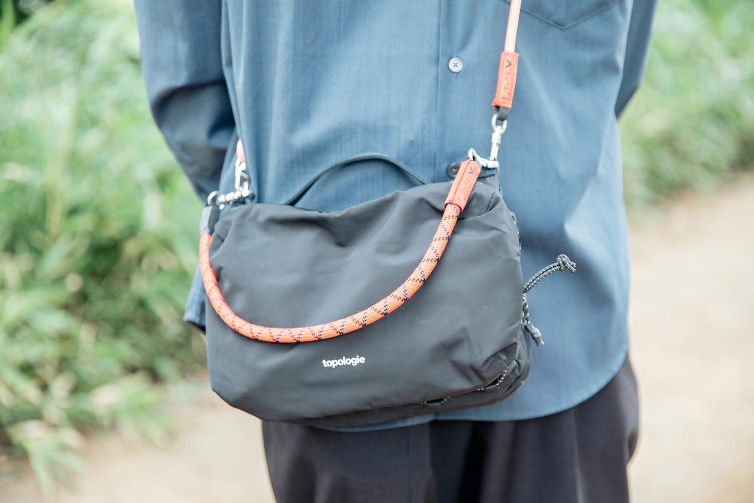 topologie ボトルサコッシュM 中ブルー Topologie（トポロジー）の