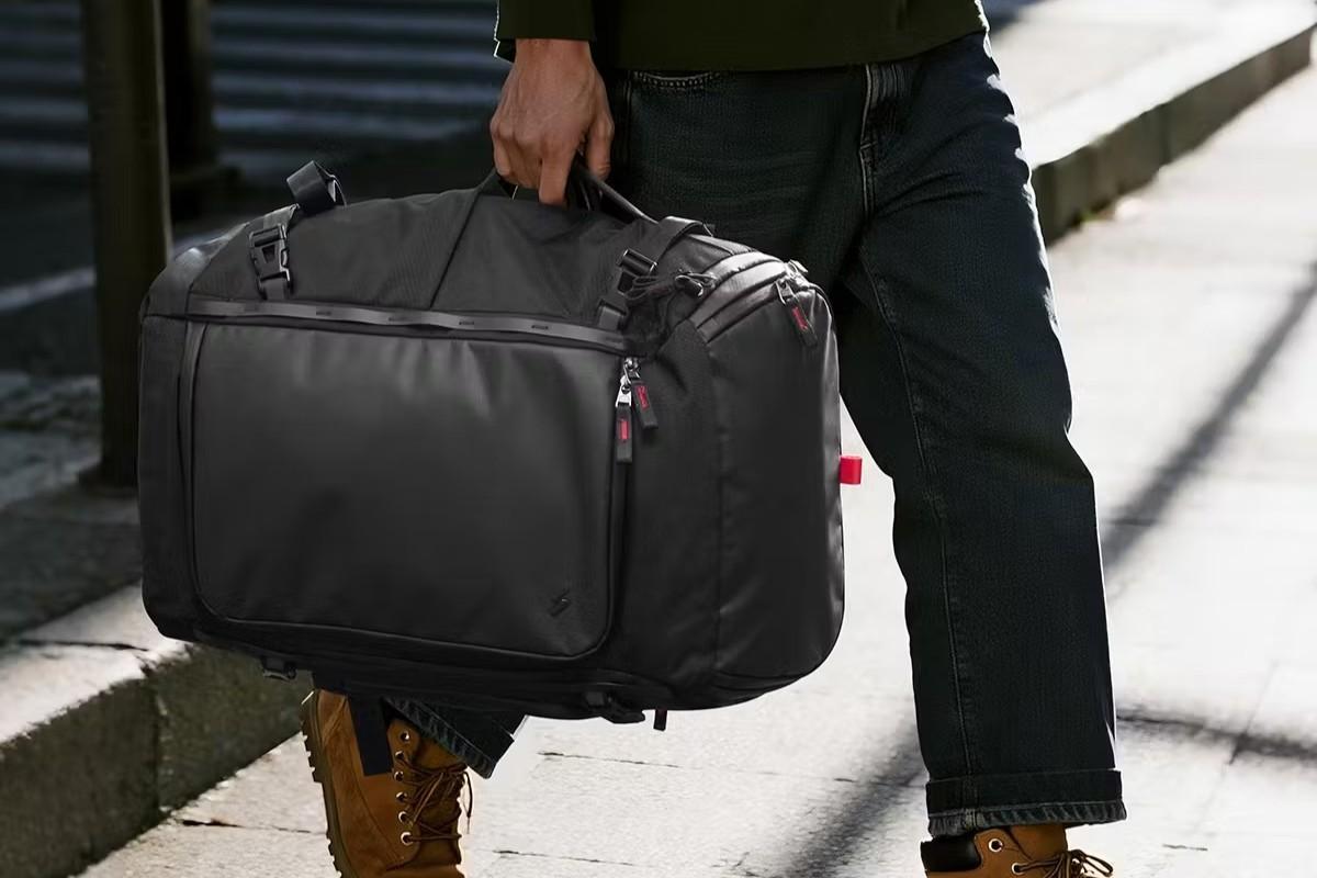 YUKETEN Travel Bag 8536.0 新品未使用　作り込みが違う バックパックの荷物、底にあると絶望する説。背面からもアクセスできる