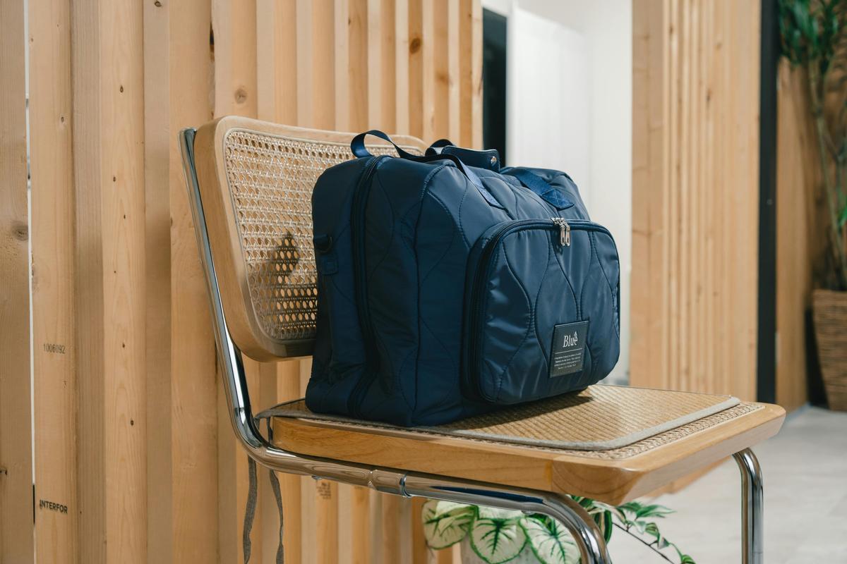 旅の始まりは、詰める瞬間から。収納上手なCA監修バッグ | ROOMIE