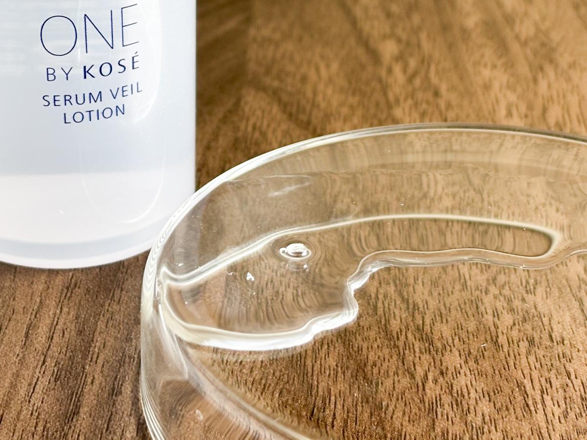 ONE BY KOSE「セラムヴェール ローション」のテクスチャー