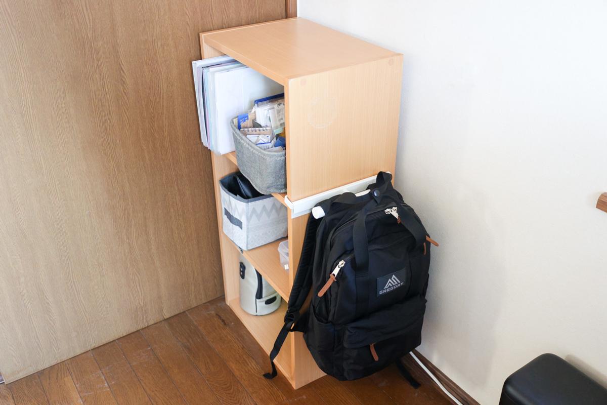 山崎実業「カラーボックスに差し込めるリュックハンガー スマート」