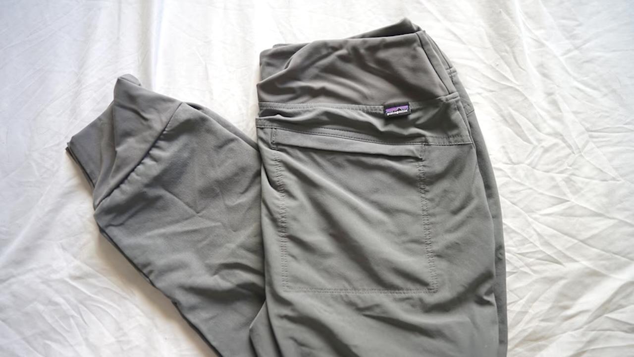 パタゴニアの「カリサロックパンツ」はアウトドアでも日常でも大活躍