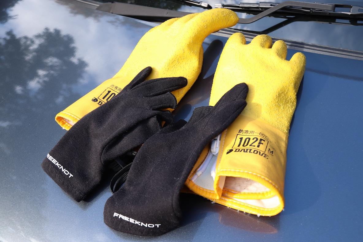 釣り用の「インナーグローブ」が暖かいしムレなくて快適！ スマホも