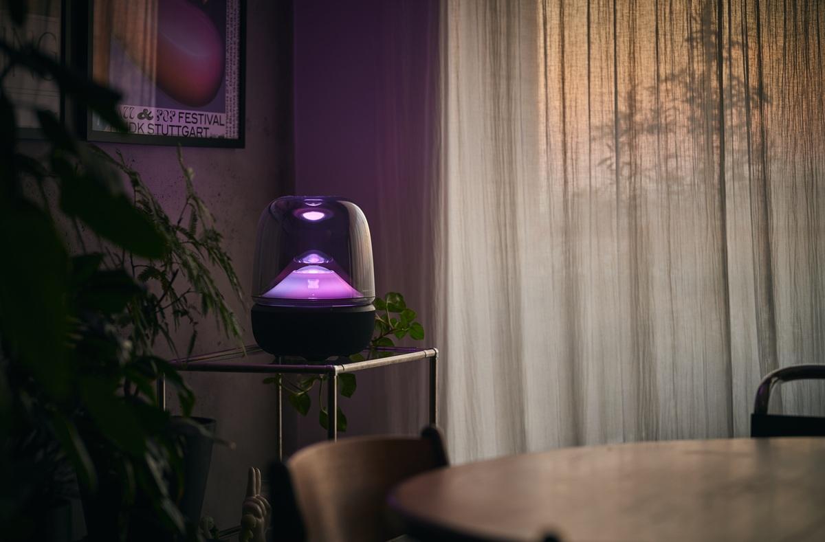 置くだけで絵になる光のオーディオ。Harman/Kardonで叶える上質な