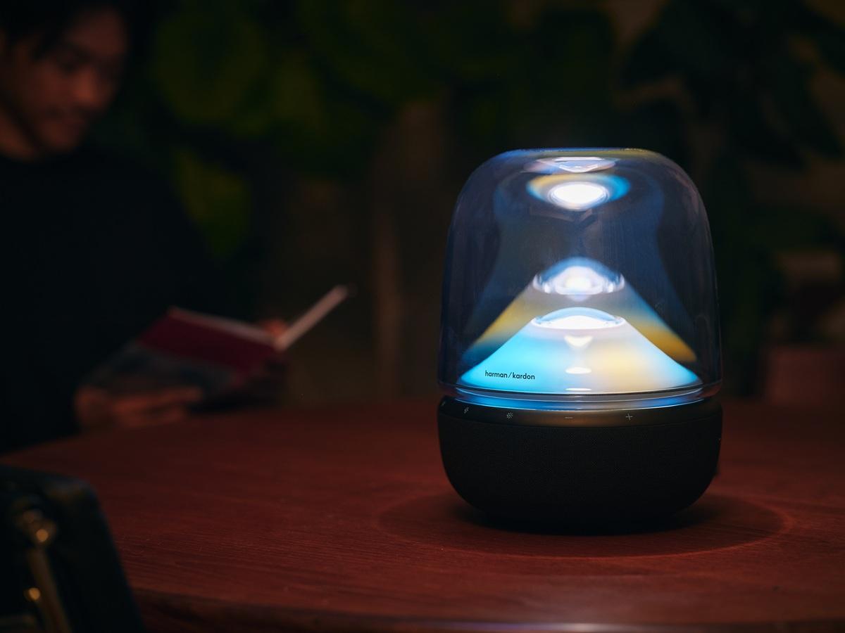 置くだけで絵になる光のオーディオ。Harman/Kardonで叶える上質な