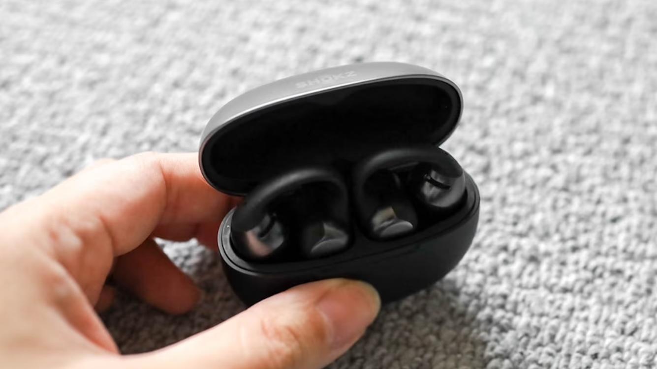 毎日1時間散歩する私の相棒は、Shokzの「イヤーカフ型イヤホン」。今年