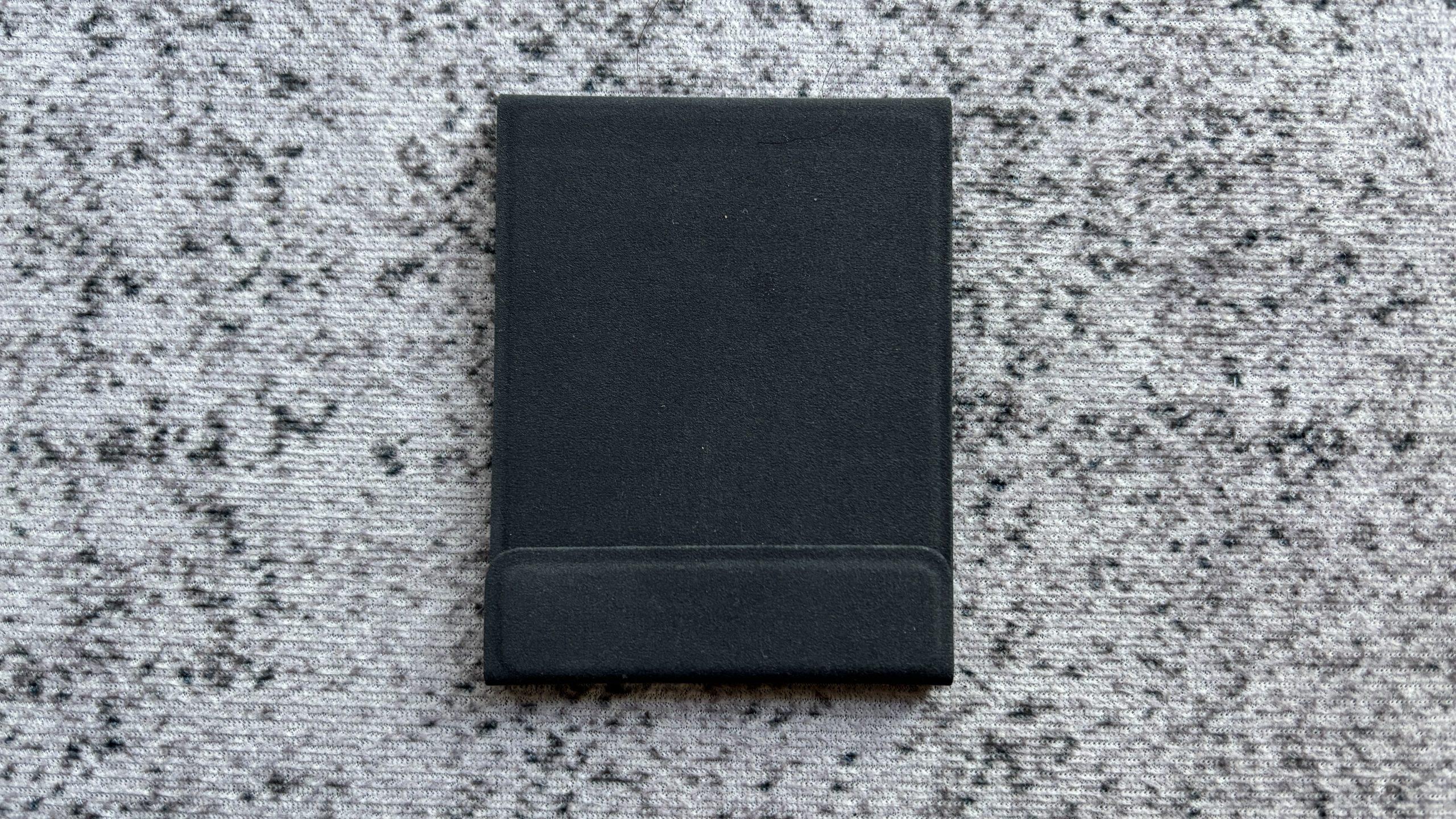 無印良品で見つけた薄くて小さな板状のこちら、もしやスマホ生活の