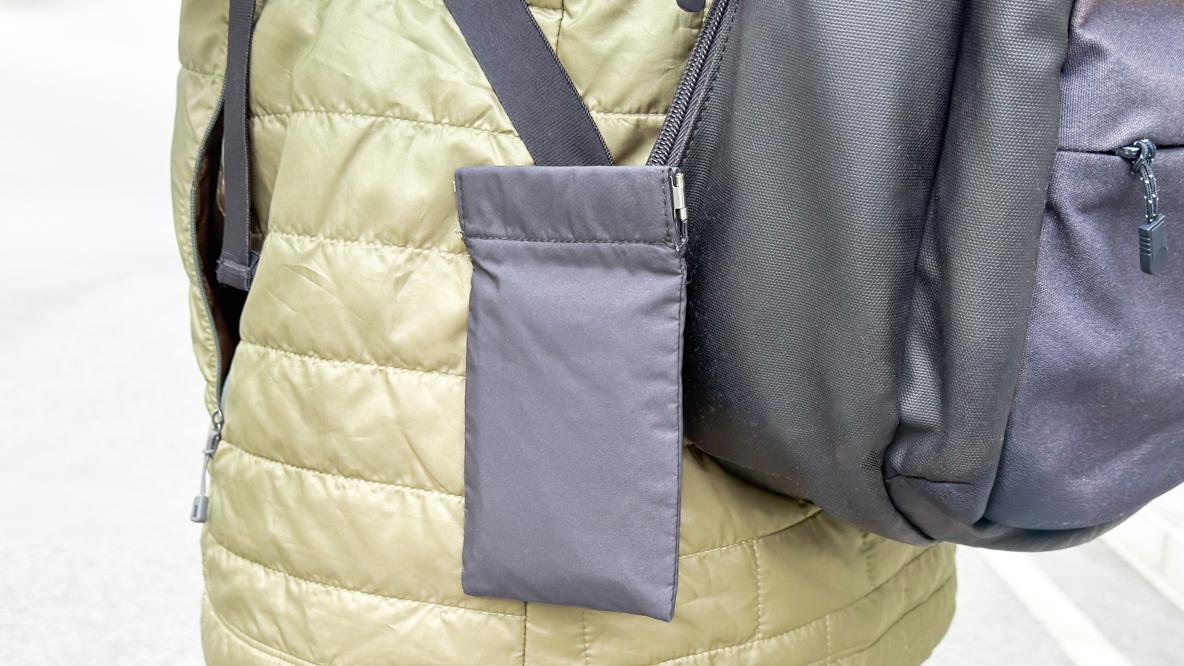 出先で鼻をかんだティッシュ、どうしよう…問題が解決！330円のコレで