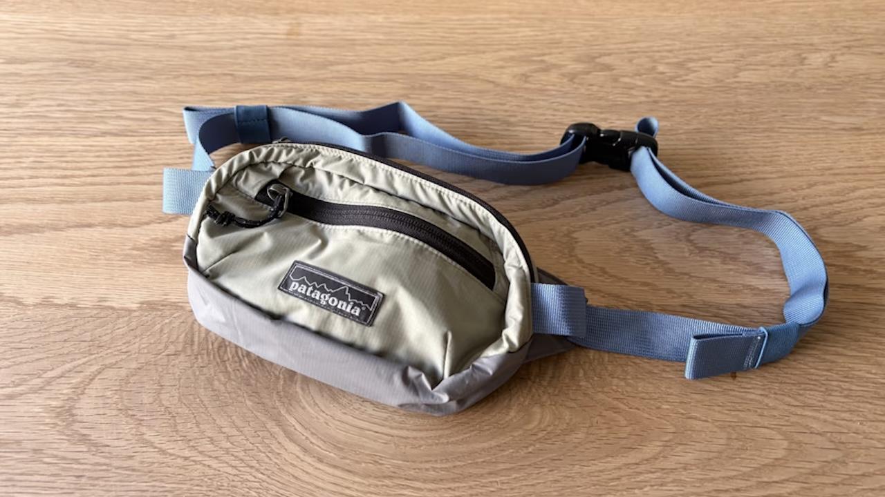 Patagoniaのウエストポーチ、必要最低限の荷物がぴったり入るから