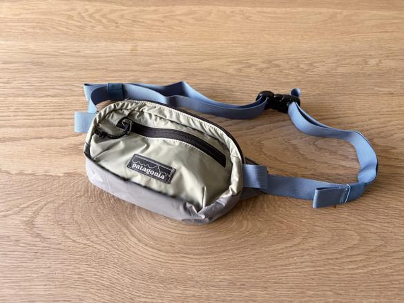 Patagoniaのウエストポーチ、必要最低限の荷物がぴったり入るから