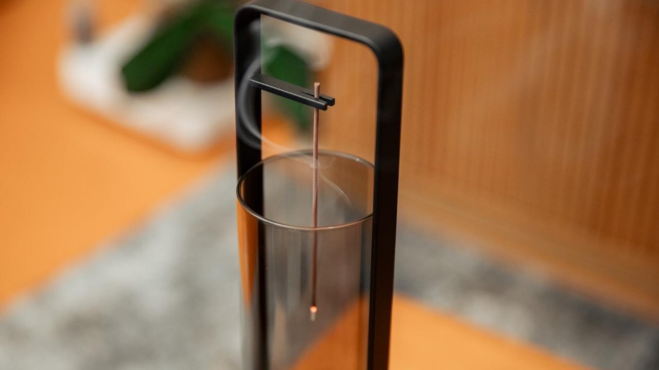 山崎実業の隠れた逸品！「灰飛び」を完全防止するタワーのお香スタンド