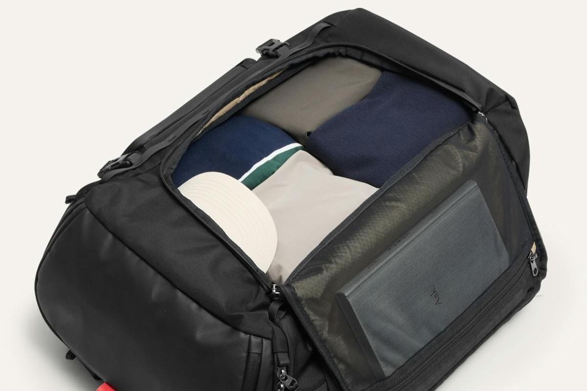 機内持ち込みもOK！40Lなのに荷物が「迷子にならない」3方向アクセス神