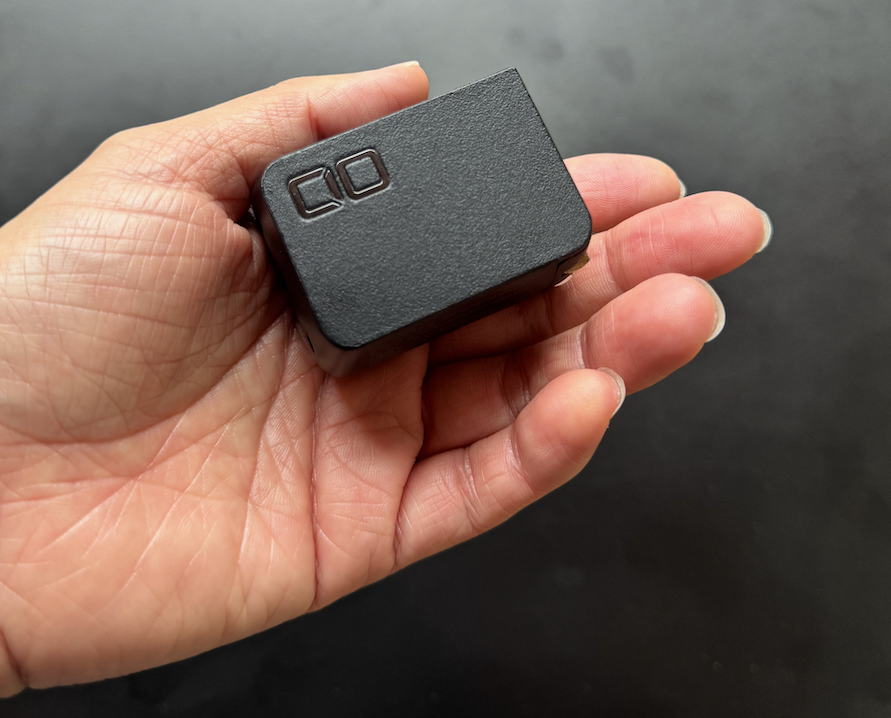 手のひらにすっぽり収まるCIO nova port trioⅡ 67W