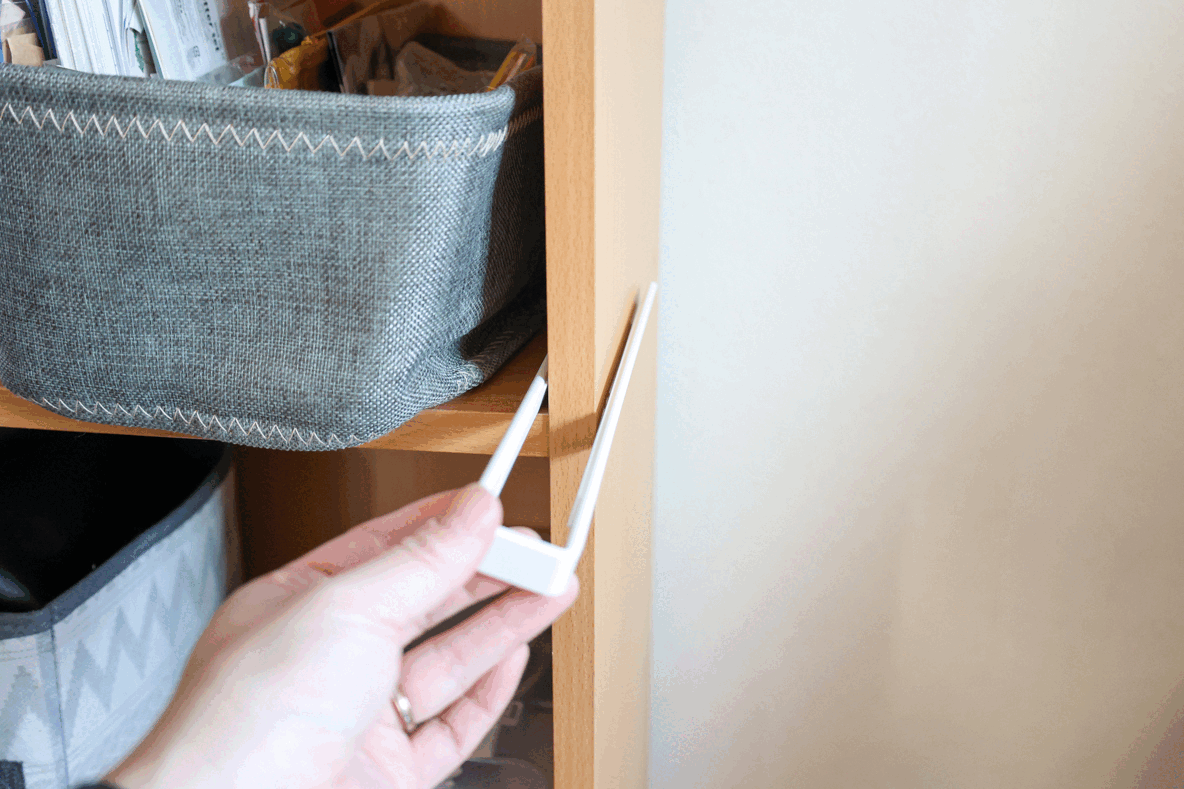 山崎実業「カラーボックスに差し込めるリュックハンガー スマート」