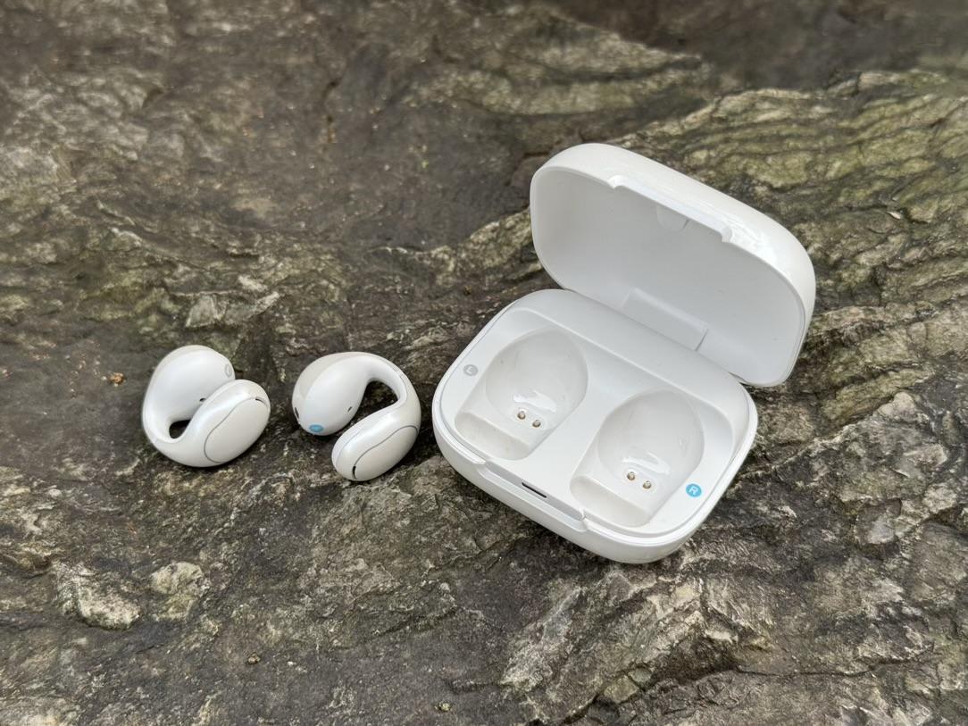 Ankerの新作イヤホンが、「つけていることを忘れる」快適さ。Amazon