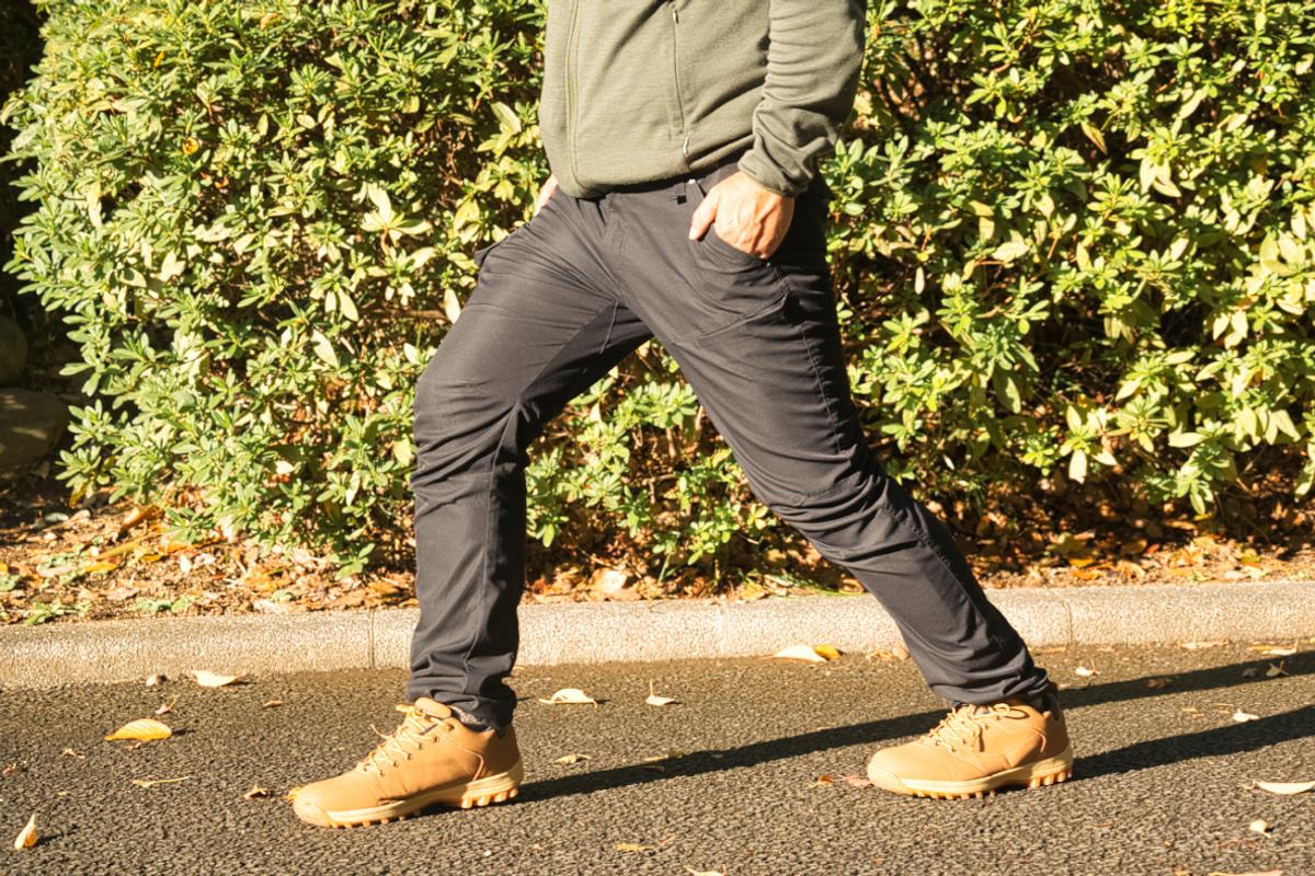 ワークマン「エックスシェルター 断熱βライトウォームストレッチパンツ」