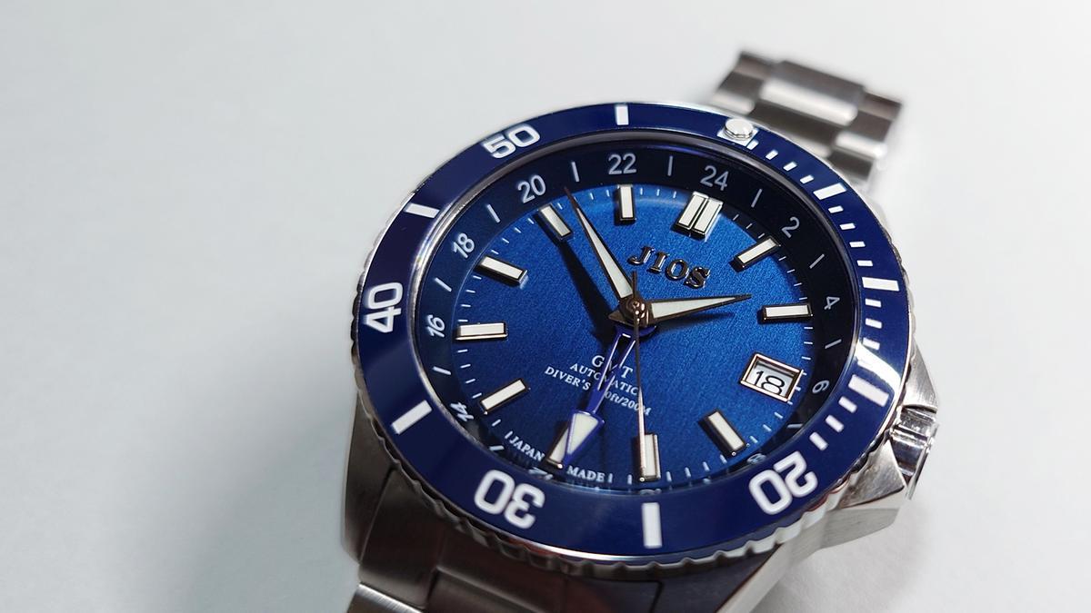 ひとつは欲しい憧れの1本。200m防水にGMT機能まで搭載した、日本製ダイバーズ腕時計 | ROOMIE（ルーミー）