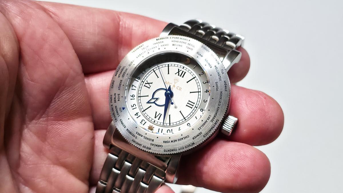 UNITE WORLD ワールドタイム時計 手首に、旅の記憶をまとう。46都市を刻むワールドタイムウォッチ