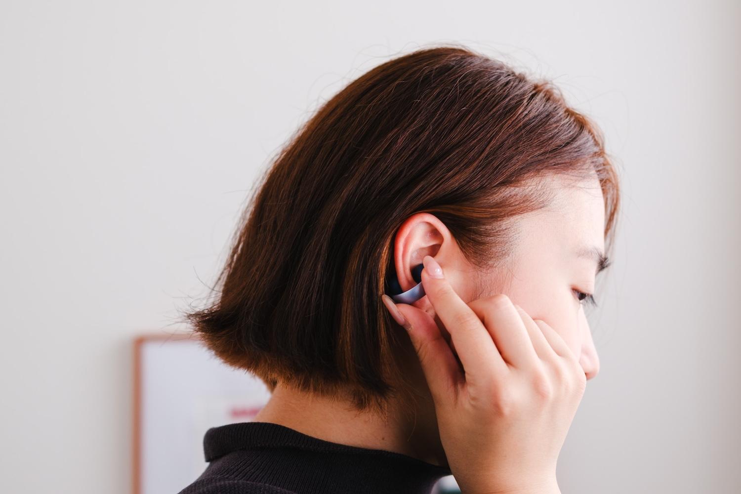 AeroClip ブラック ワイヤレスイヤホン　イヤーカフ型　片耳 Anker新作「Soundcore AeroClip」登場 – 耳にかけるだけの軽量