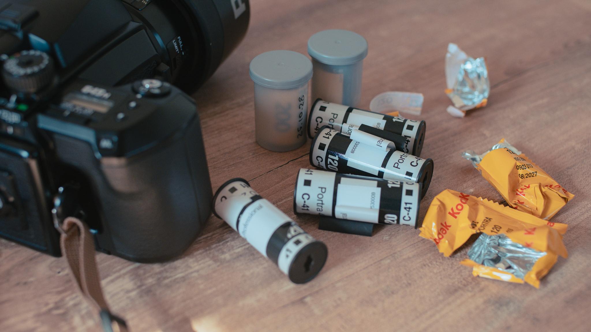 FM2 一眼レフ　フィルムカメラ(お値下げ中) 約30年前の中判フィルムカメラ」を令和に買った理由。ピント外れや露出