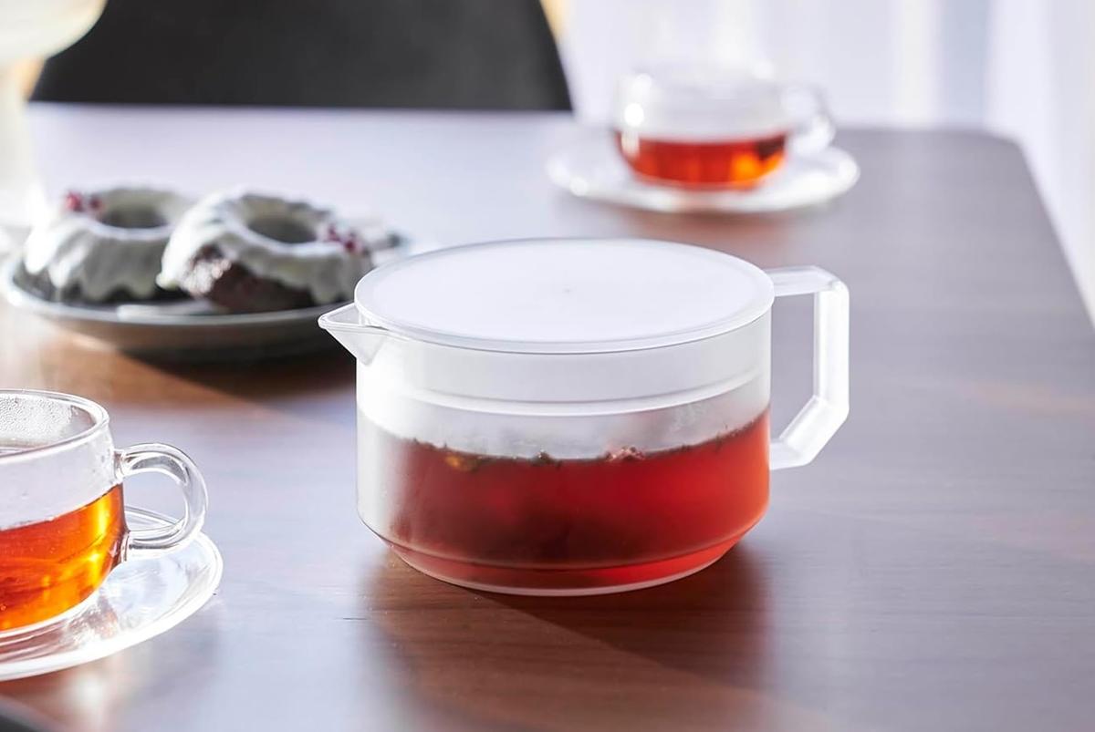 山崎実業のティーポットにお茶が入っている写真