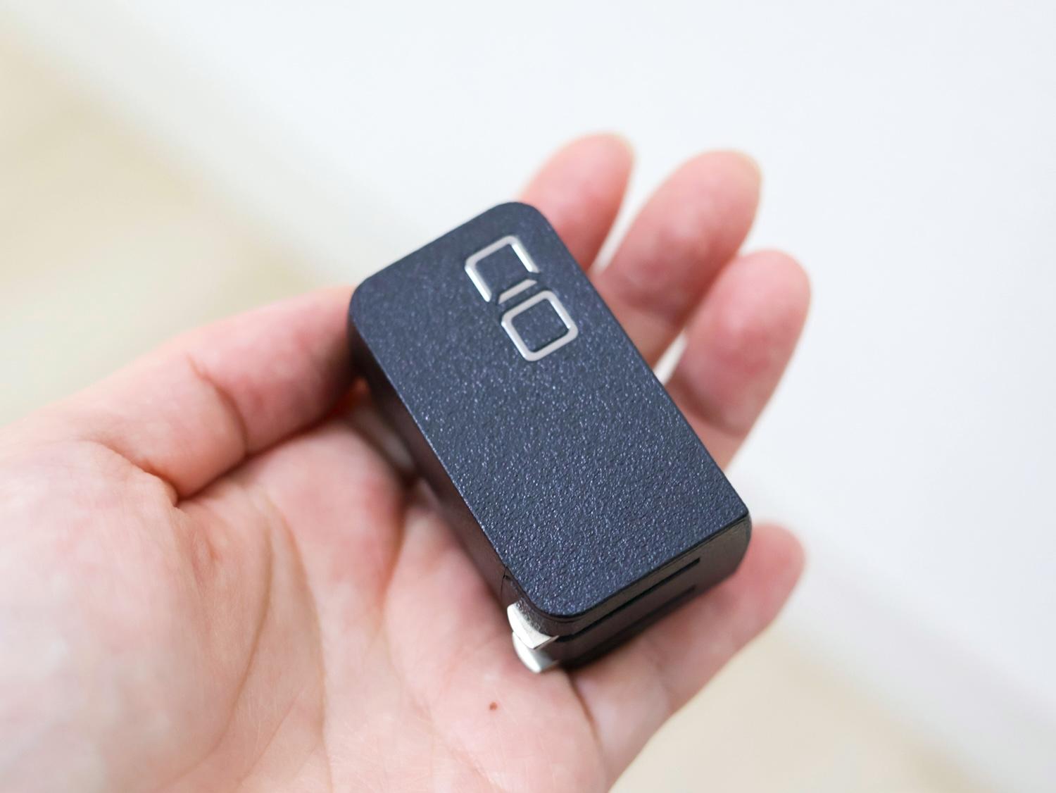 手のひらサイズのCIOの充電器で忘れものも減ったよ！このコンパクトさ