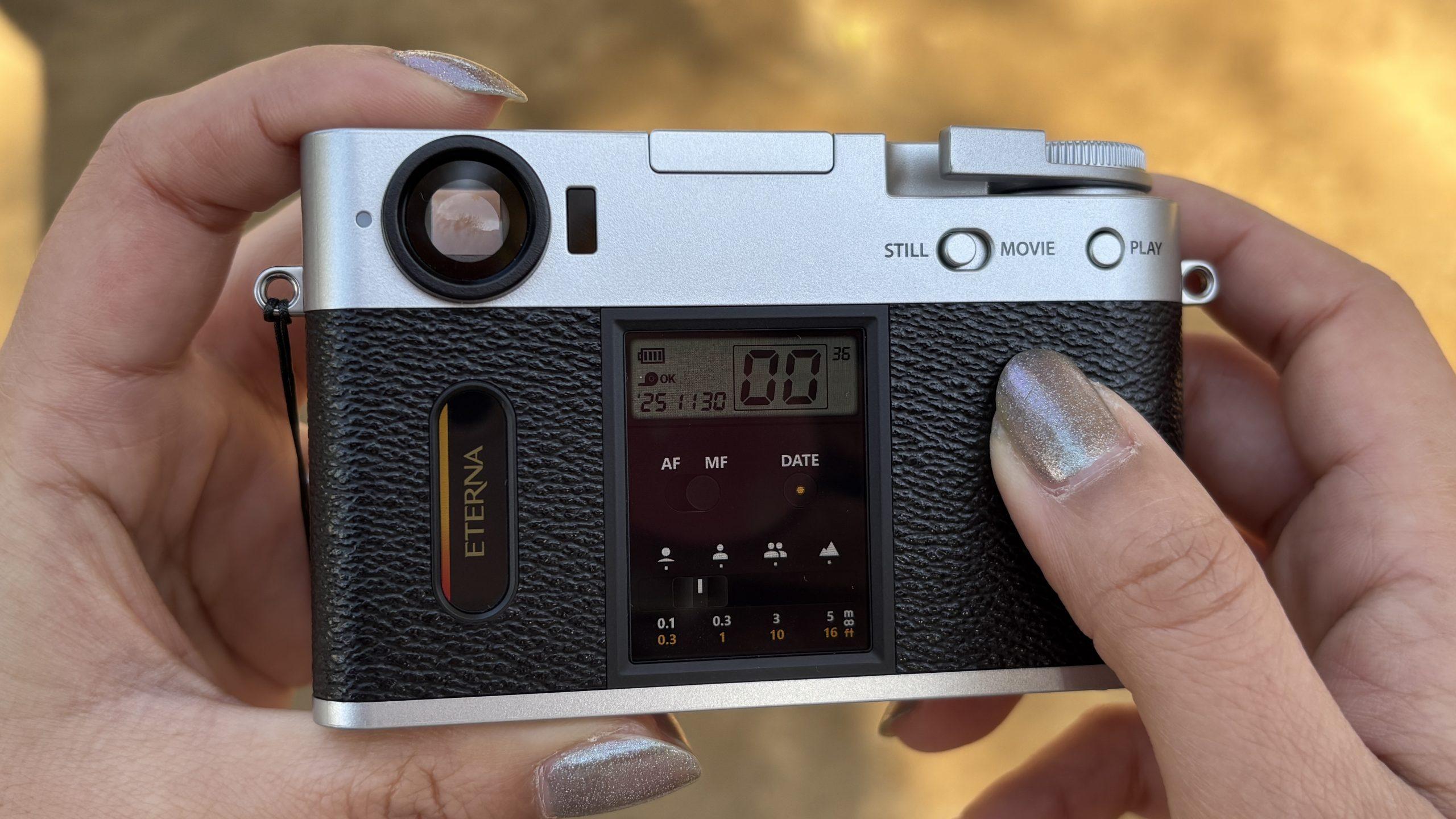 デジカメなのにフィルムの味わい。話題の富士フイルム「X half」と