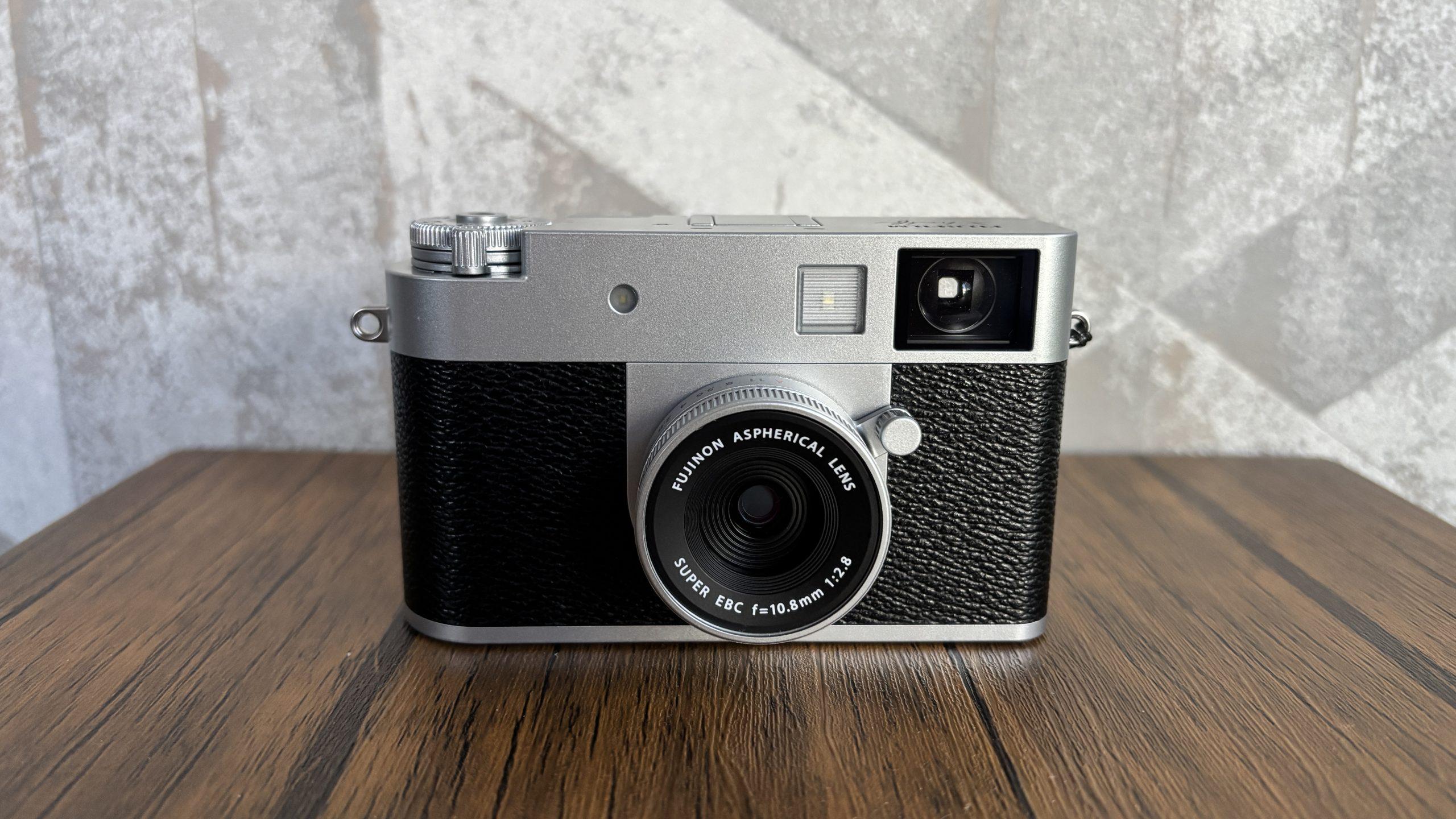 デジカメなのにフィルムの味わい。話題の富士フイルム「X half」と