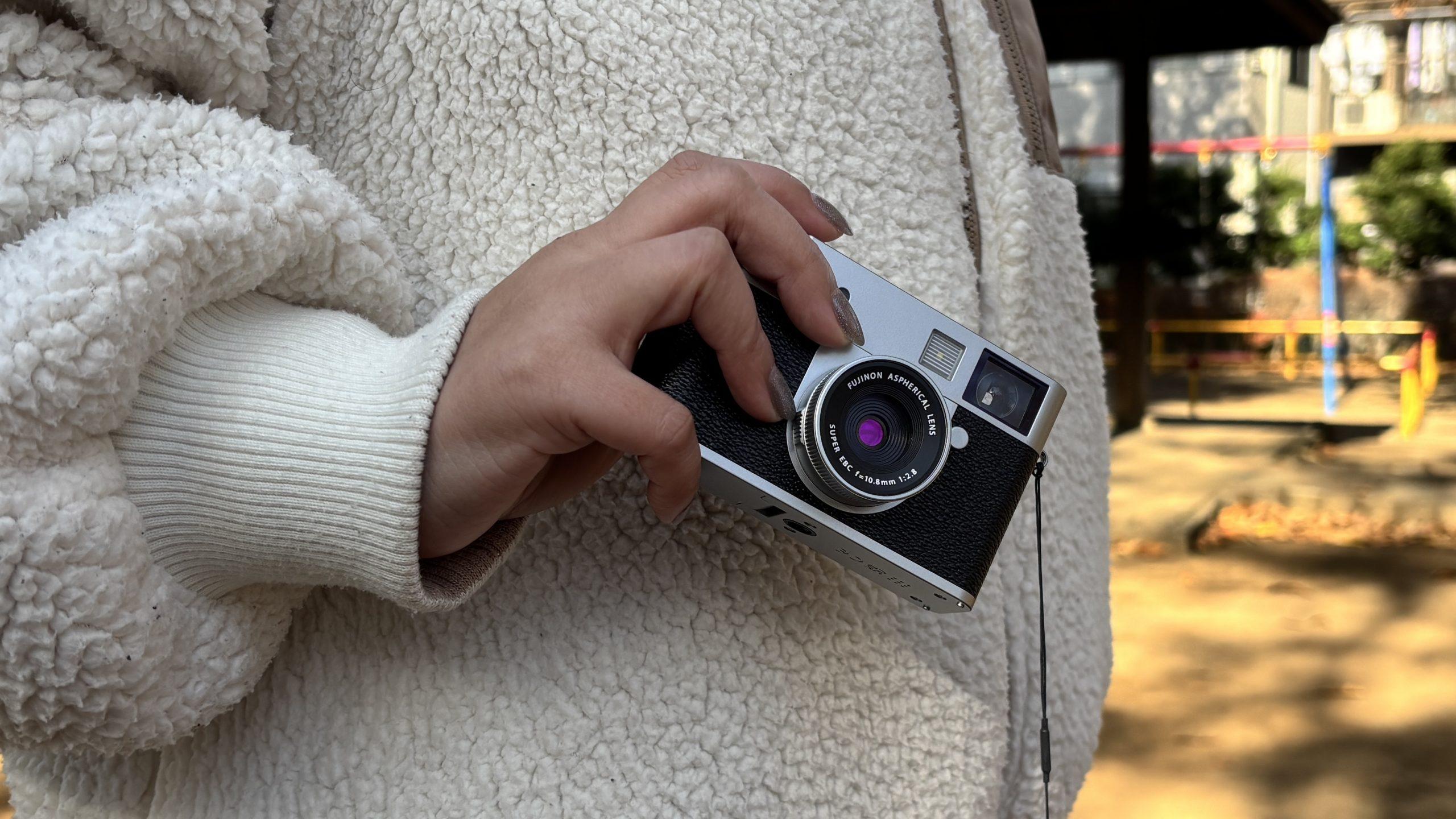 デジカメなのにフィルムの味わい。話題の富士フイルム「X half」と