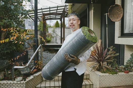 人工芝は安っぽい」はもう古い。最新の「リアル人工芝」を敷いてみたら 