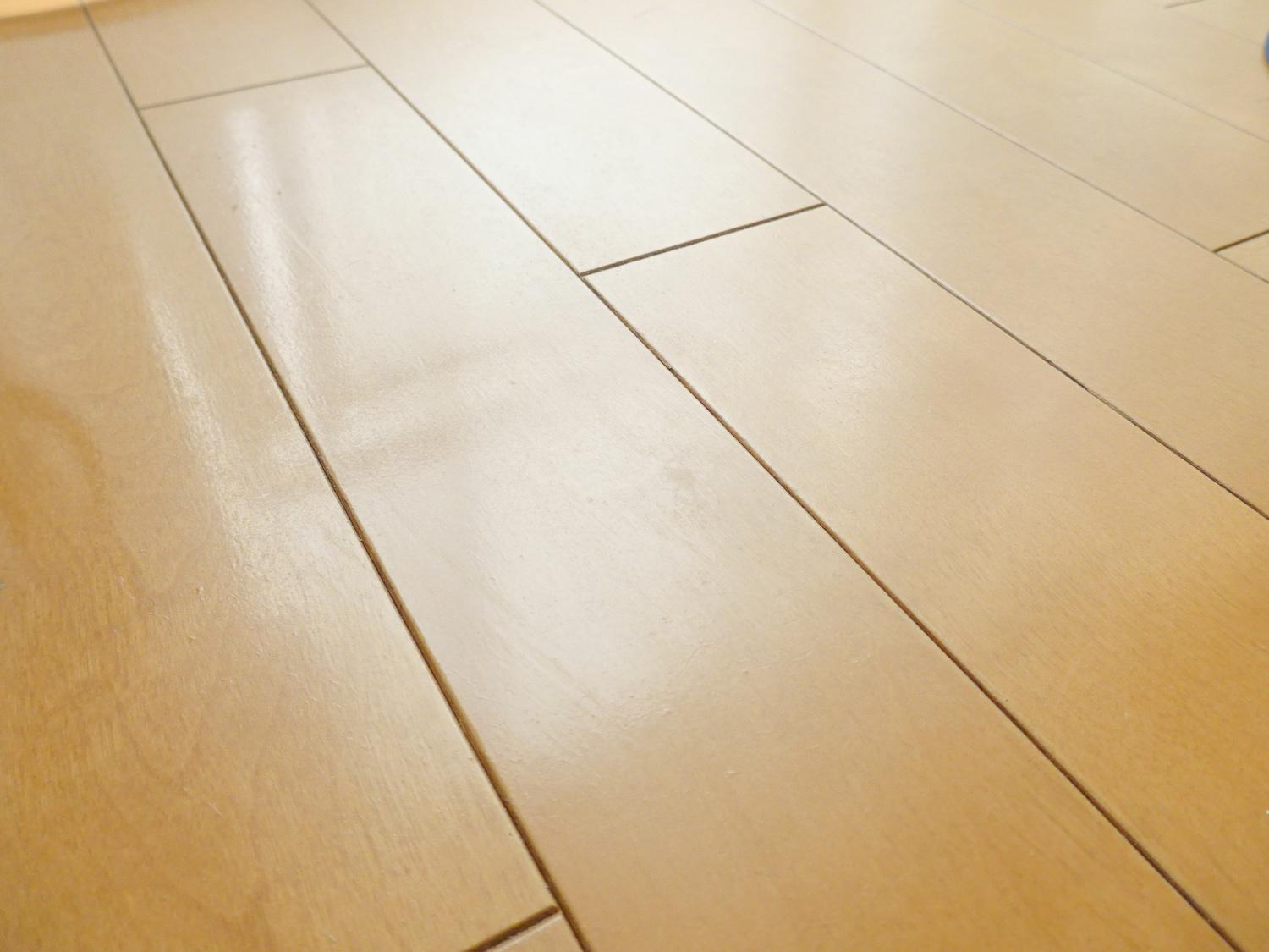 拭くだけで床のツヤ復活！リンレイのワックスシートが大掃除のハードル