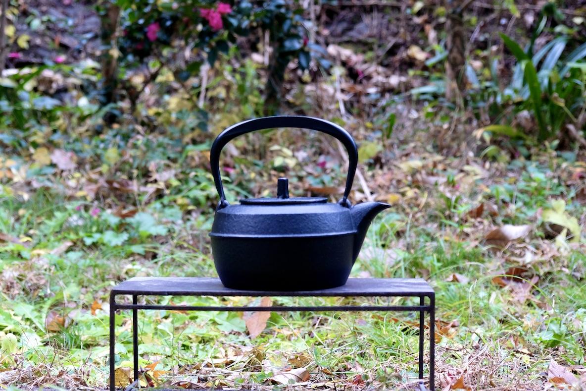 炎が美しいトヨトミの「石油ストーブ」と、一生物の南部鉄瓶で冬休みの