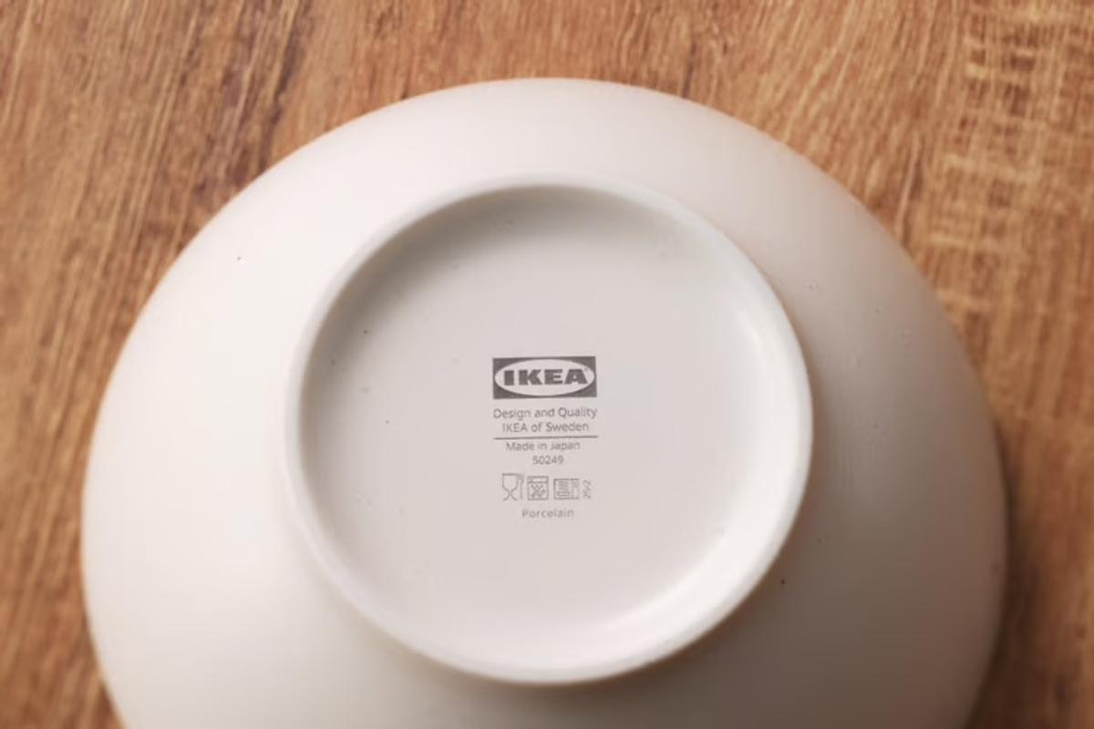 HARMYNTAの食器の裏面