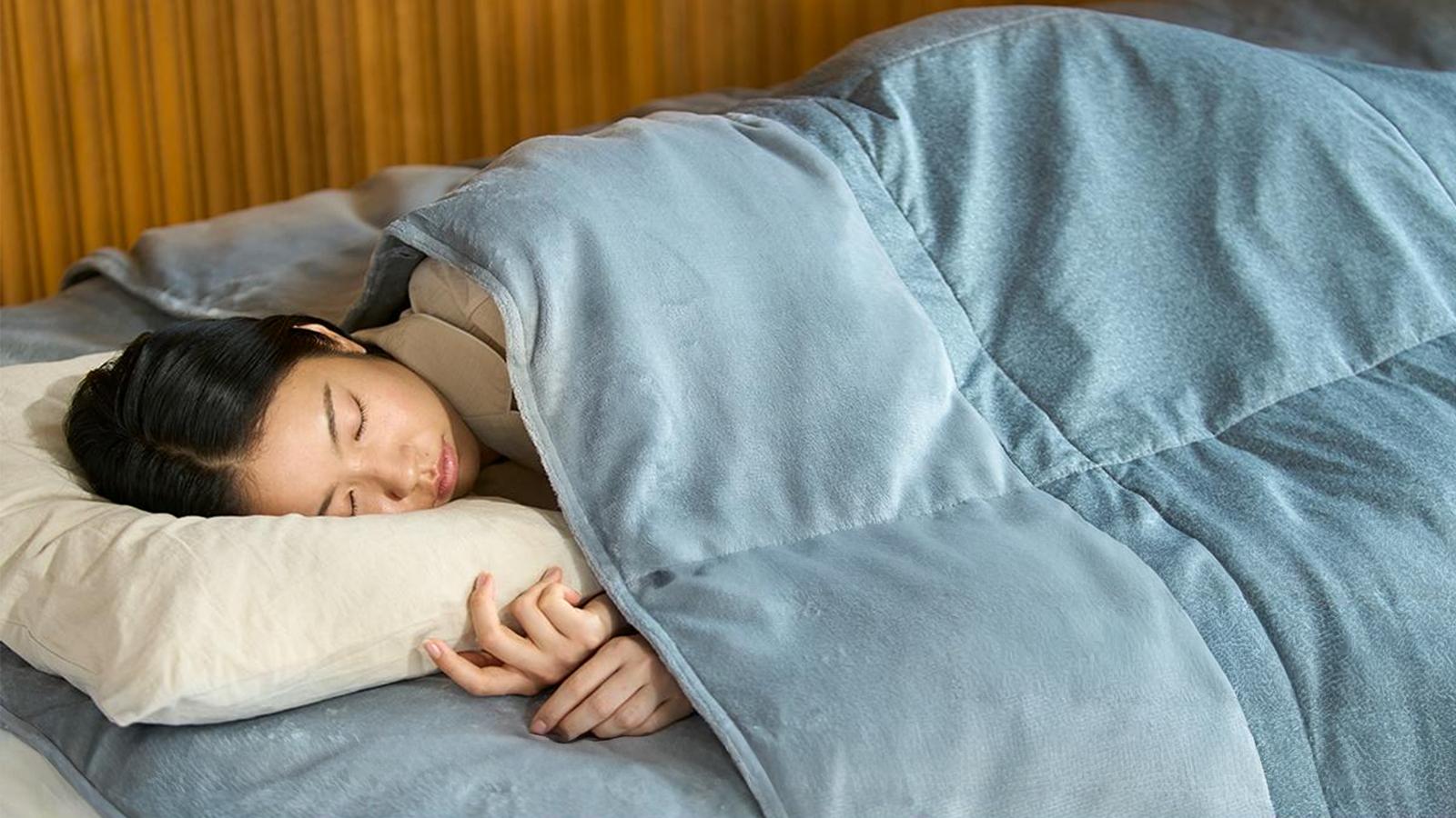 宇宙技術で薄く軽いのにあったかいお布団。この冬に嬉しいおトクな福袋