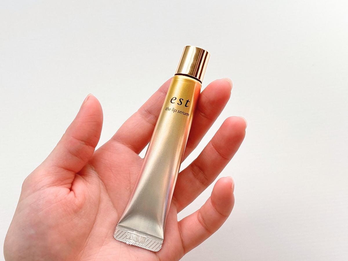 est「エスト ザ リップセラム」を手の平に置いた様子