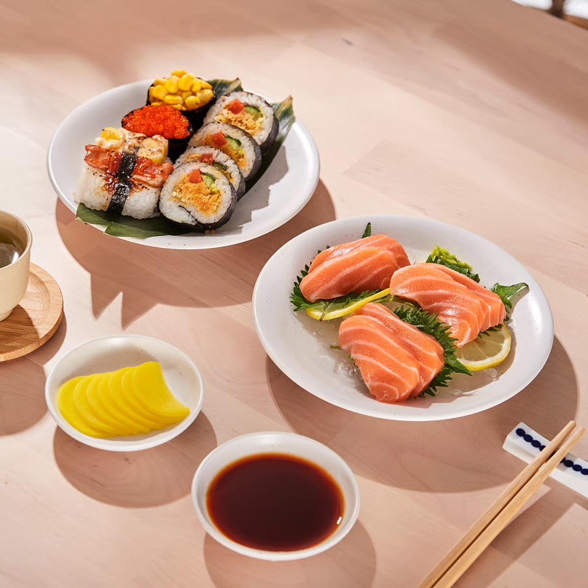 料理が盛られているHARMYNTAの食器