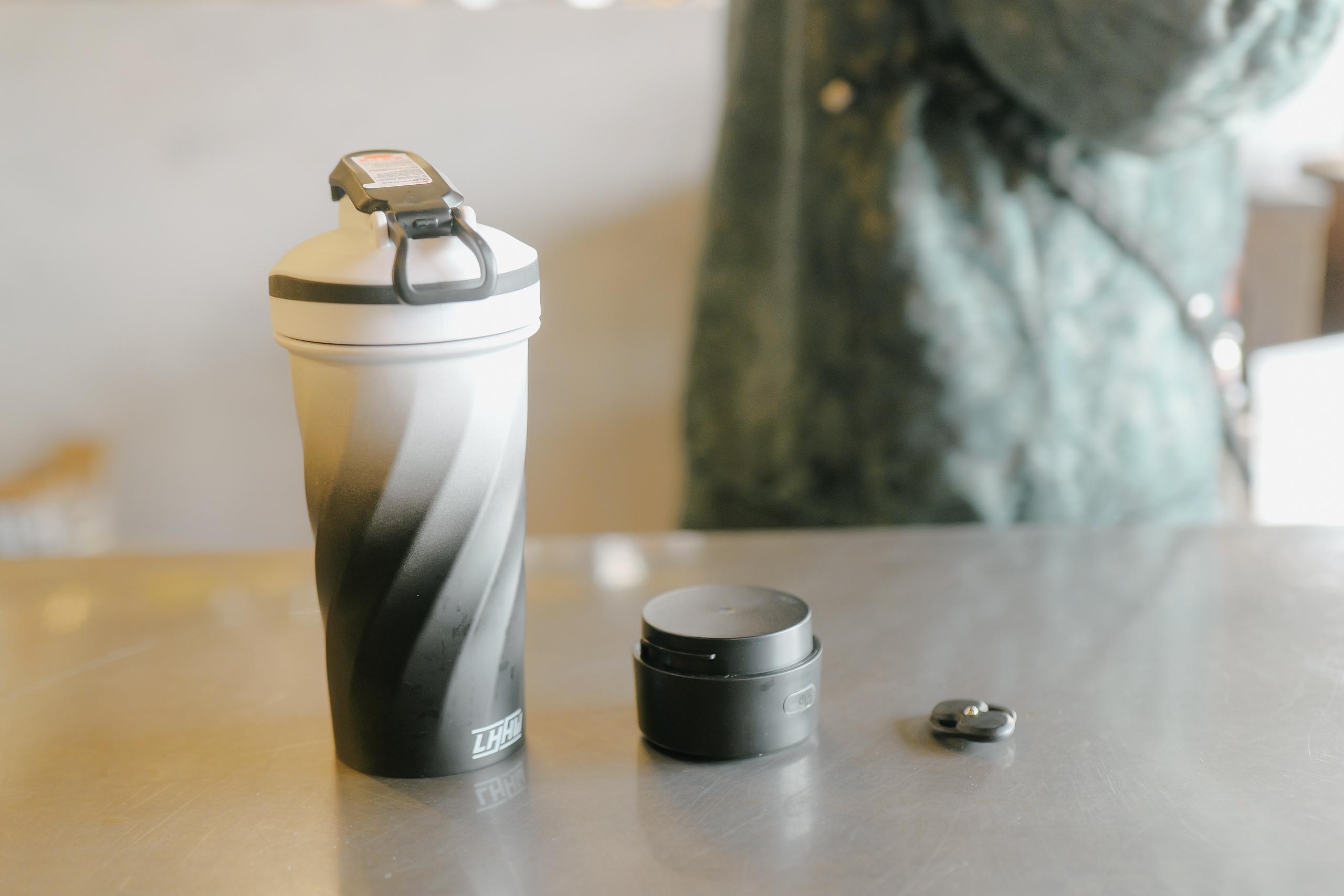 手際よい料理を実現。濡れた手で触ってもサラサラに戻る「呼吸する塩壷