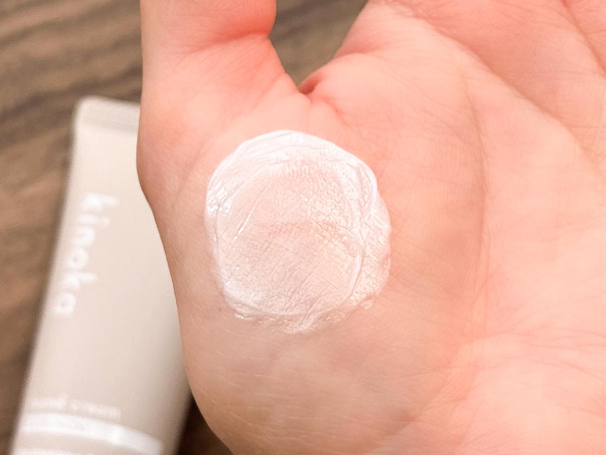 ユースキン kinoka ハンドクリーム(クスノキ)を伸ばした様子