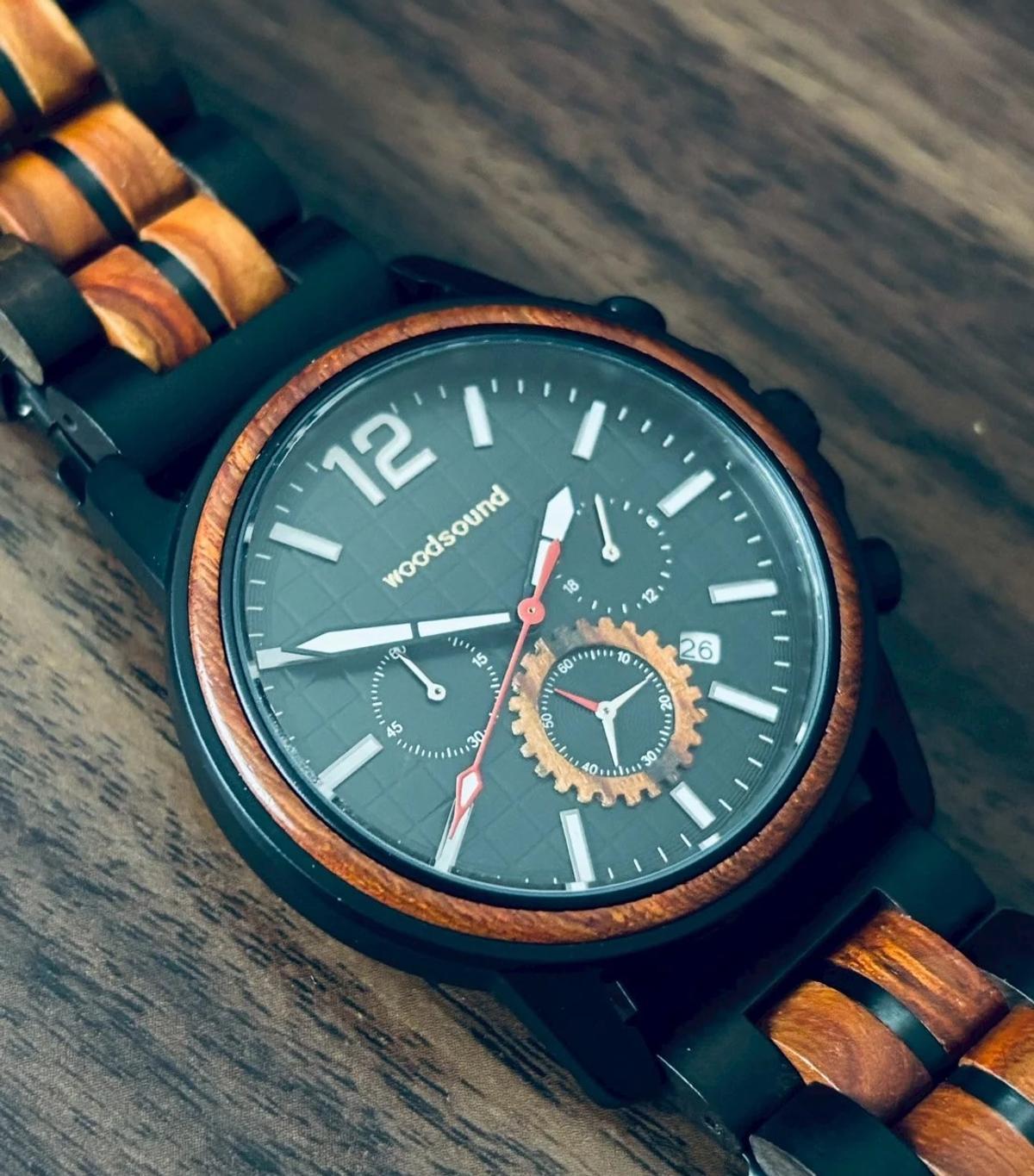 木製クロノグラフ腕時計 ぬくもりある天然木の腕時計。やさしさが行き届いたデザインで肌が弱い