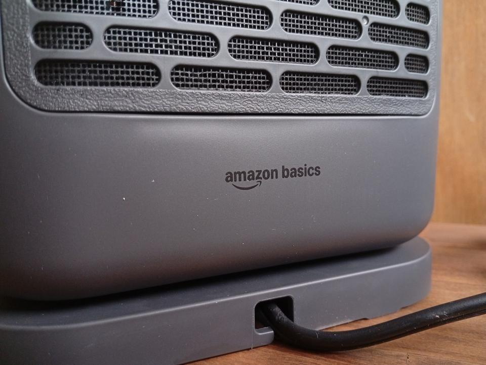 脱衣所が寒い問題」ついに解決。数秒で温風が出るAmazonベーシックの