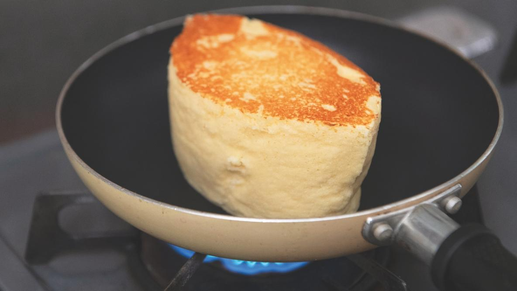 レンチン3分、型は家にあった意外なアイテム。元パティシエ考案「分厚すぎるチーズ蒸しパン」が最高なんだ
