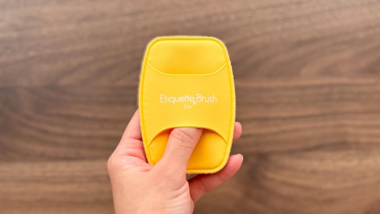日本シールのエチケットブラシ、ほこりストレス＆静電気まで解消して