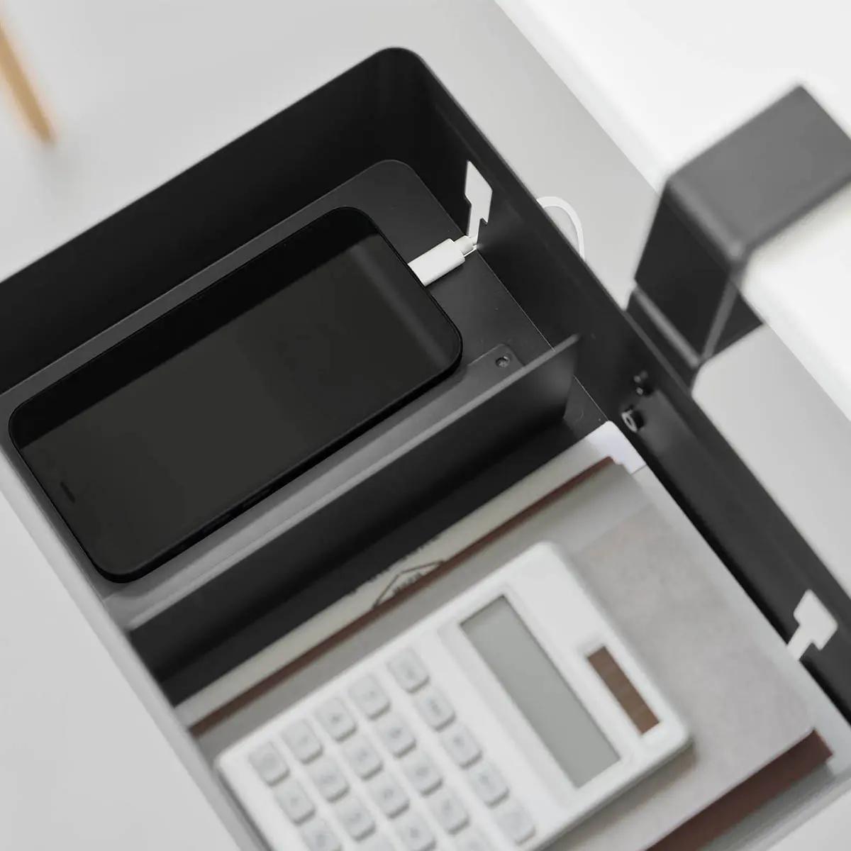 山崎実業「​​テーブル横回転収納ラック タワー 仕切り付き」の収納部分