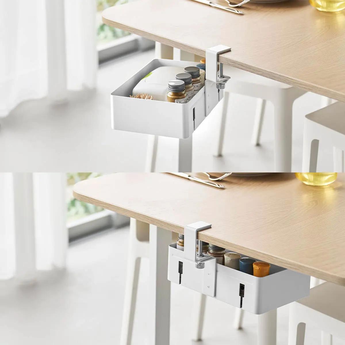 山崎実業「​​テーブル横回転収納ラック タワー 仕切り付き」を回転して目隠しする様子